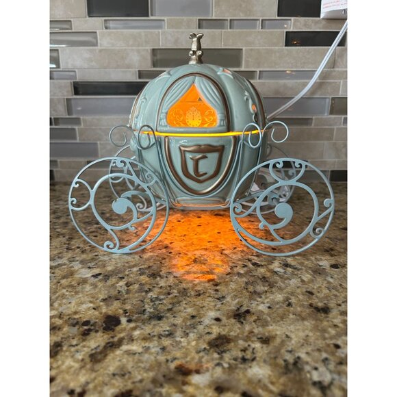 Scentsy Cinderella Carriage Wax Warmer With Light-Up Design & Metal Wheels - Picture 1 of 12